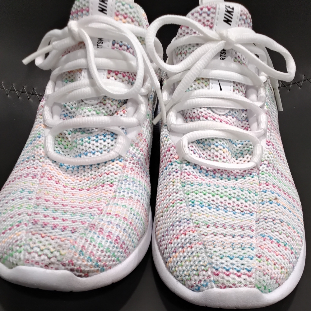 Nike Kids Size 6.5 White Sneakers Lightweight Breathable Design